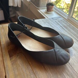 Camper black flats